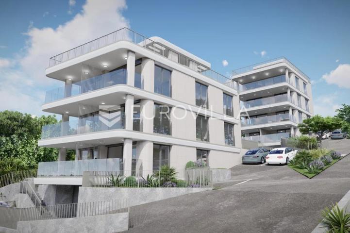 Trogir, dvosoban stan s krovnom terasom, prvi red