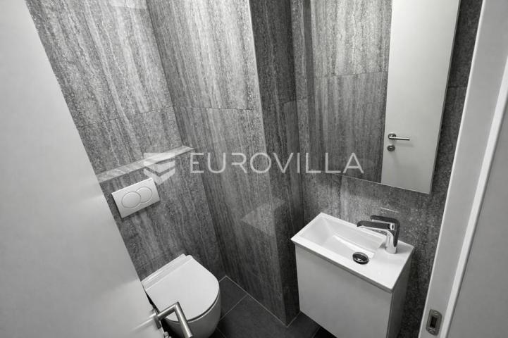 Pag, Šimuni, četverosoban penthouse u novogradnji, 100 m od mora