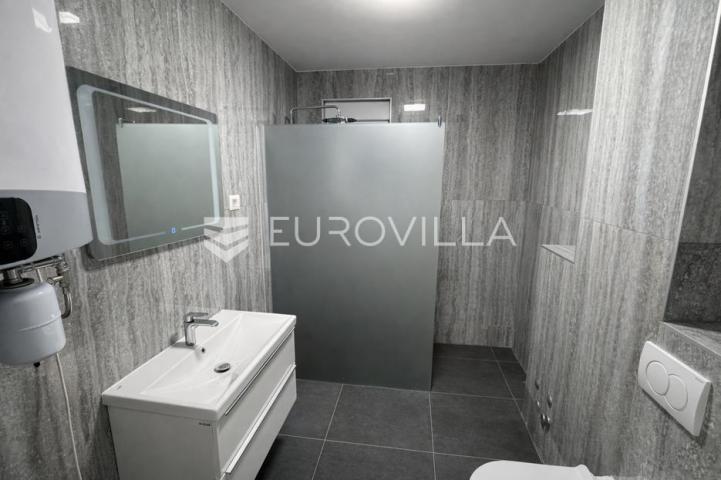 Pag, Šimuni, četverosoban penthouse u novogradnji, 100 m od mora
