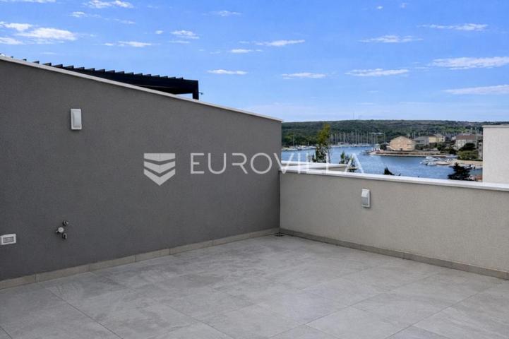 Pag, Šimuni, četverosoban penthouse u novogradnji, 100 m od mora
