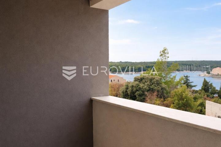 Pag, Šimuni, četverosoban penthouse u novogradnji, 100 m od mora