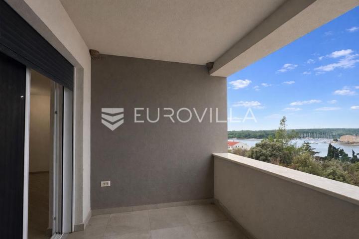 Pag, Šimuni, četverosoban penthouse u novogradnji, 100 m od mora