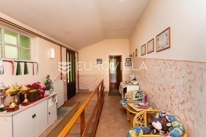 Cernik, Čavle, adaptirana kuća od 288 m² s 3448 m² terena