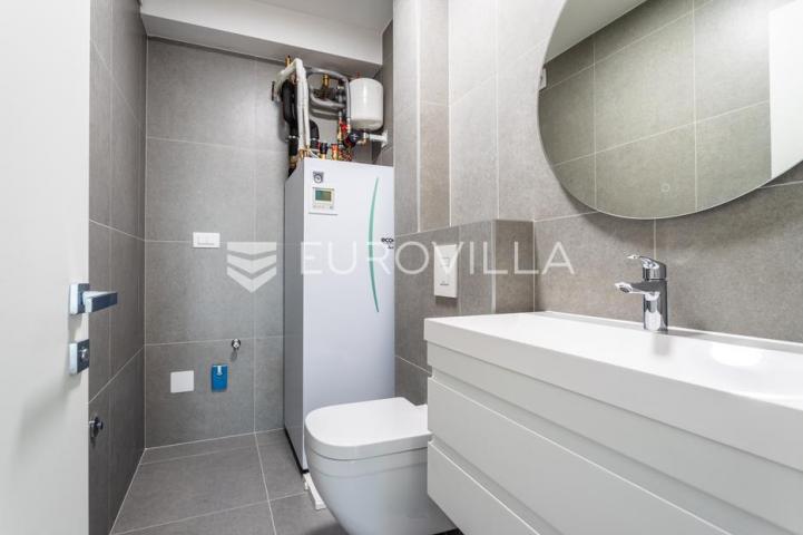 Vodice, NOVOGRADNJA, prostran stan u centru mjesta, 119,95 m²