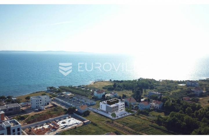 Zadar, Privlaka, moderan dvosobni stan s krovnom terasom na izvrsnoj lokaciji