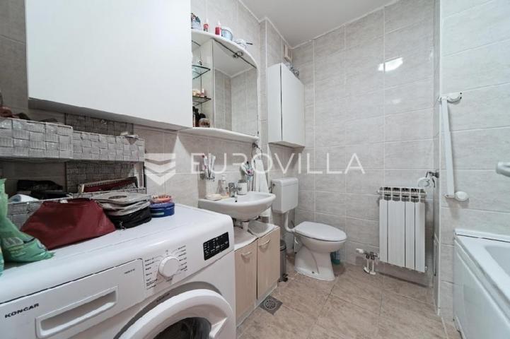 Osijek, Retfala, prodaje se 3 soban stan površine 92 m², 4. kat