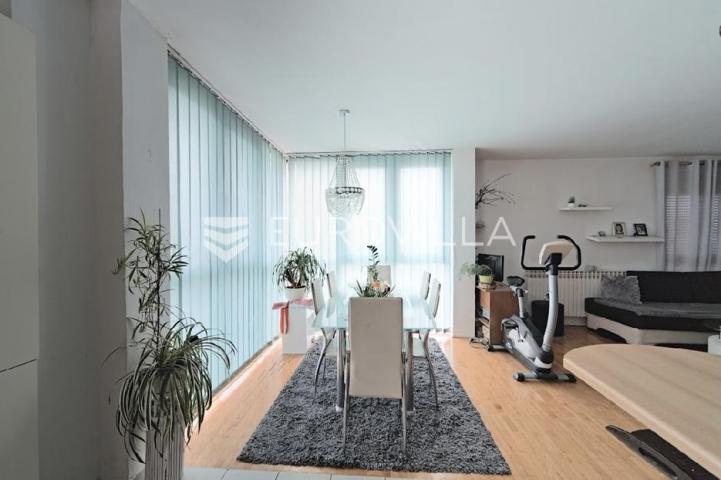 Osijek, Retfala, prodaje se 3 soban stan površine 92 m², 4. kat
