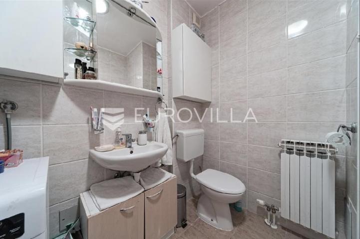 Osijek, Retfala, prodaje se 3 soban stan površine 92 m², 4. kat