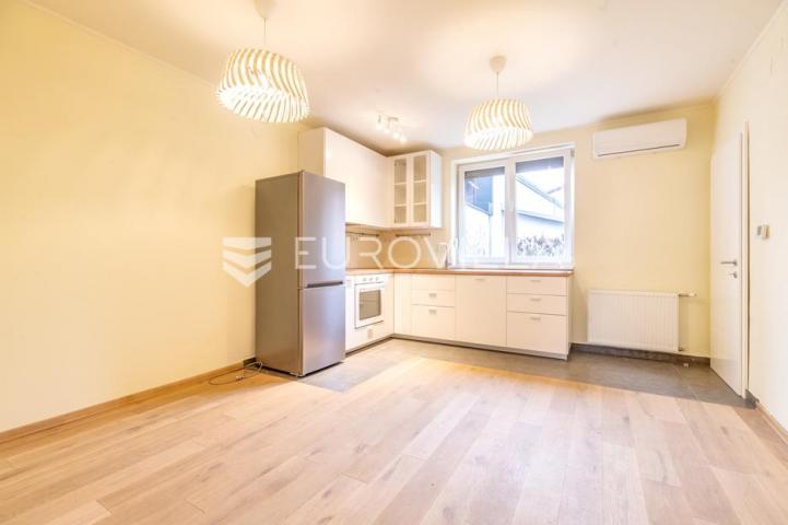 Zagreb, Zvonimirova, prostran trosoban stan/poslovni prostor površine 56 m²
