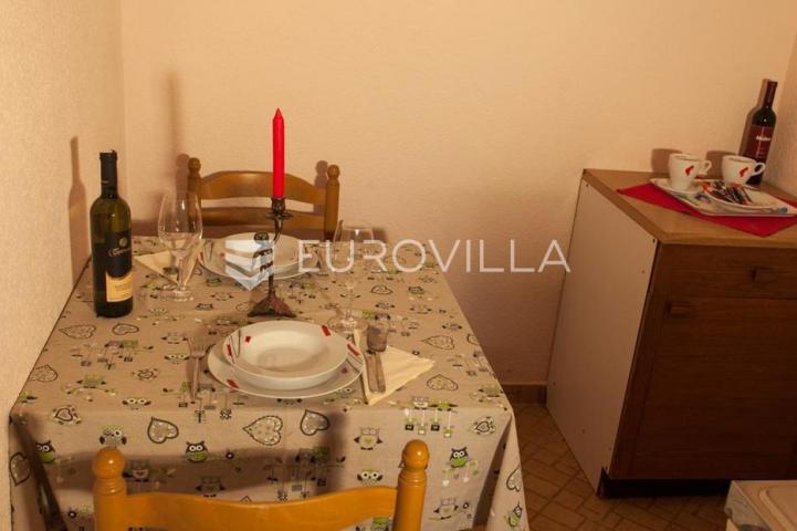 Cres, kuća s restoranom, apartmanima i privatnim parkingom, 200 m od mora, jedinstvena prilika