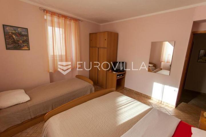 Cres, kuća s restoranom, apartmanima i privatnim parkingom, 200 m od mora, jedinstvena prilika