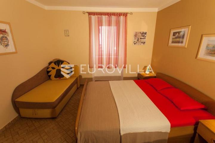 Cres, kuća s restoranom, apartmanima i privatnim parkingom, 200 m od mora, jedinstvena prilika