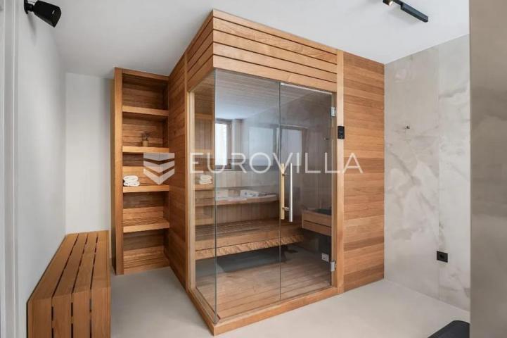 Split, Podstrana, luksuzna vila s garažom, bazenom i panoramskim pogledom na more