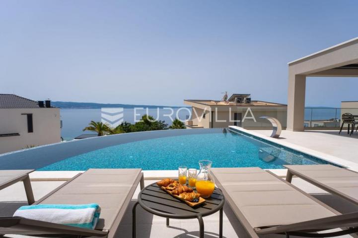 Split, Podstrana, luksuzna vila s garažom, bazenom i panoramskim pogledom na more