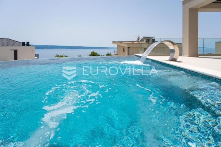 Split, Podstrana, luksuzna vila s garažom, bazenom i panoramskim pogledom na more