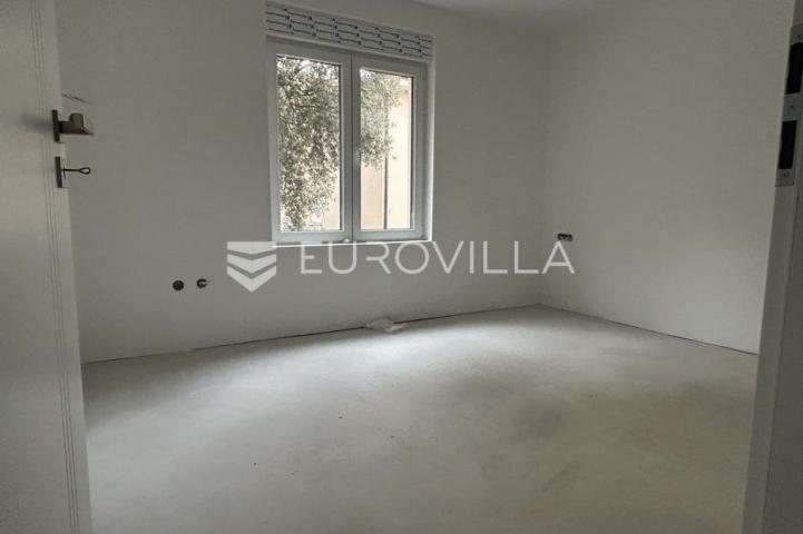 Pakoštane, jednosobni apartman S10 na drugom katu površine od 49 m², 250 m od mora