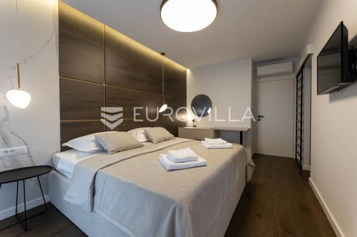 Kaštel Stari, luksuzna vila s bazenom i pogledom na more