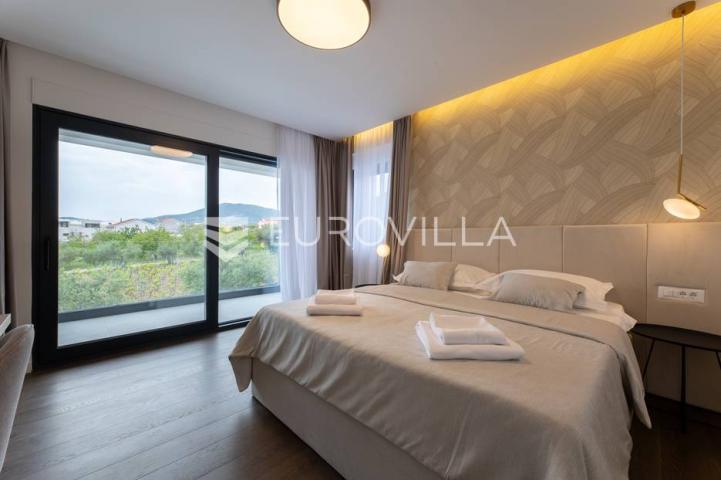 Kaštel Stari, luksuzna vila s bazenom i pogledom na more