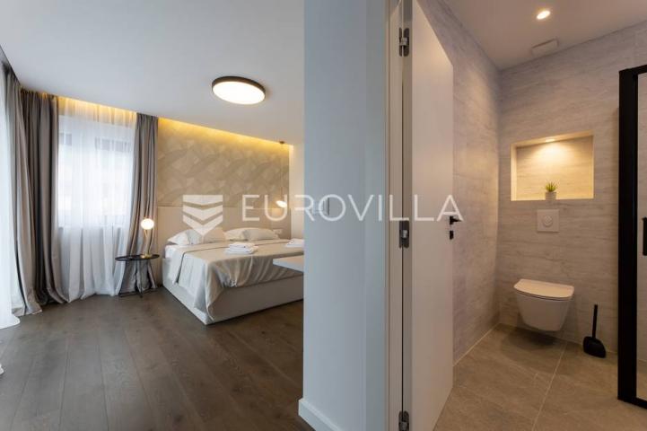 Kaštel Stari, luksuzna vila s bazenom i pogledom na more