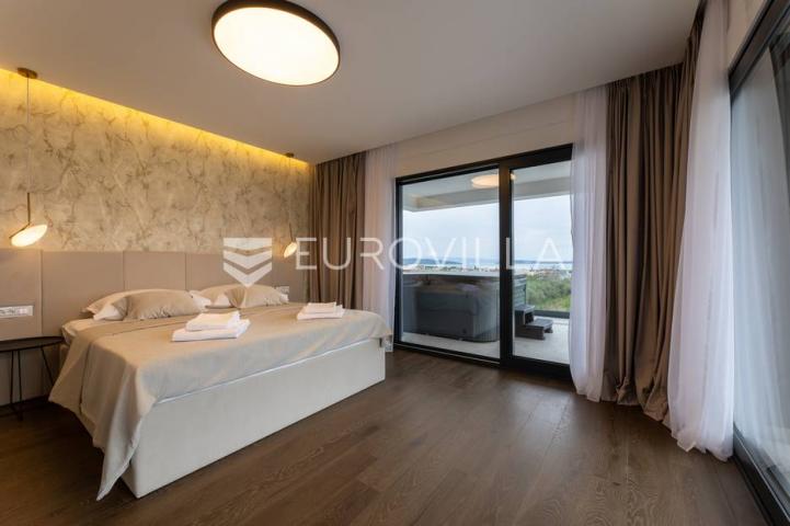 Kaštel Stari, luksuzna vila s bazenom i pogledom na more