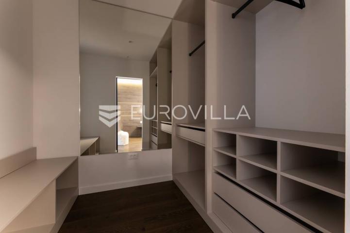 Kaštel Stari, luksuzna vila s bazenom i pogledom na more