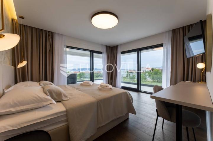 Kaštel Stari, luksuzna vila s bazenom i pogledom na more