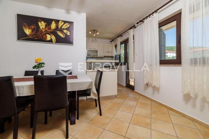 Krk, Punat, samostojeća kuća s dva apartmana po 100 m², studio apartman, bazen, garaža, sauna