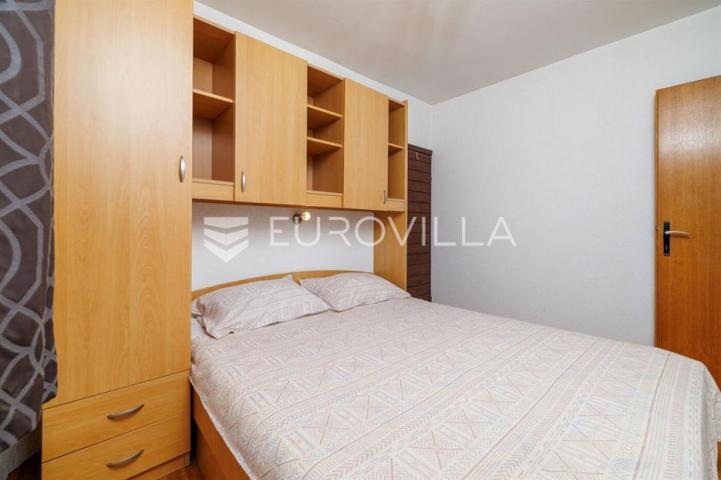 Krk, Punat, samostojeća kuća s dva apartmana po 100 m², studio apartman, bazen, garaža, sauna