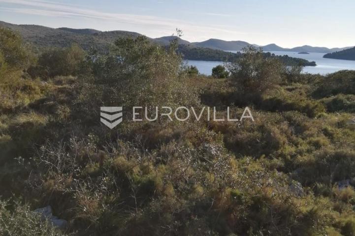 Telašćica, poljoprivredno zemljište s pogledom na more