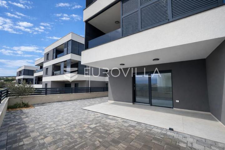 Pag, Šimuni, dvosoban apartman s vrtom 120 m od mora