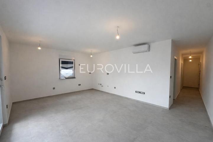 Pag, Šimuni, dvosoban apartman s vrtom 120 m od mora