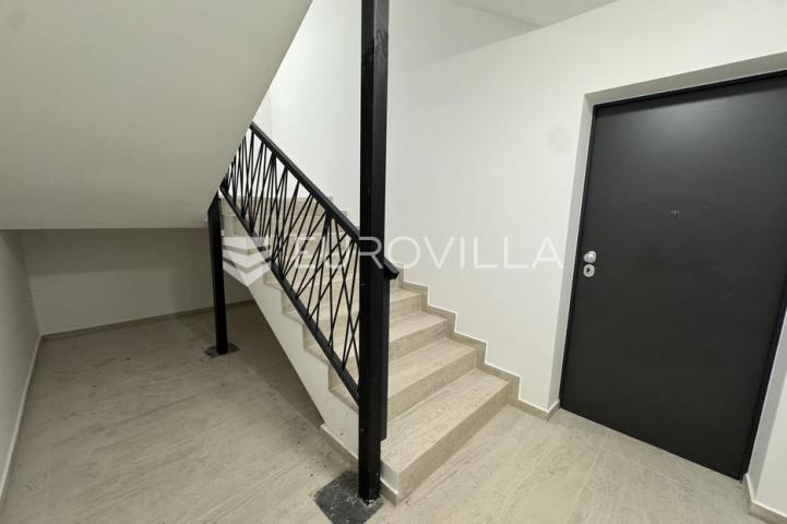 Pag, Šimuni, dvosoban apartman s vrtom 120 m od mora