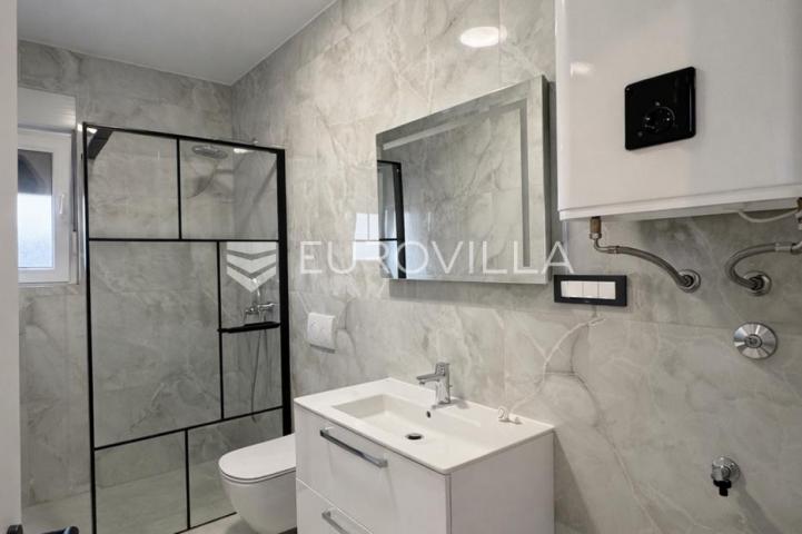 Pag, Šimuni, dvosoban apartman s vrtom 120 m od mora