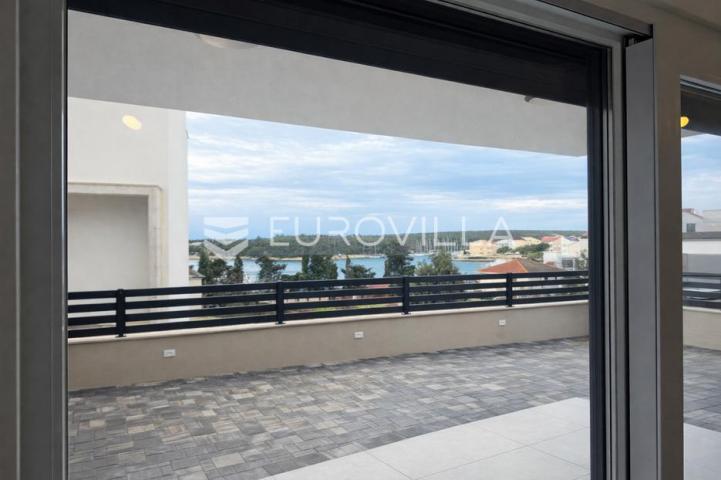 Pag, Šimuni, dvosoban apartman s vrtom 120 m od mora