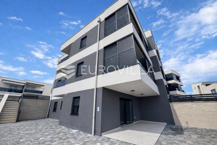 Pag, Šimuni, dvosoban apartman s vrtom 120 m od mora