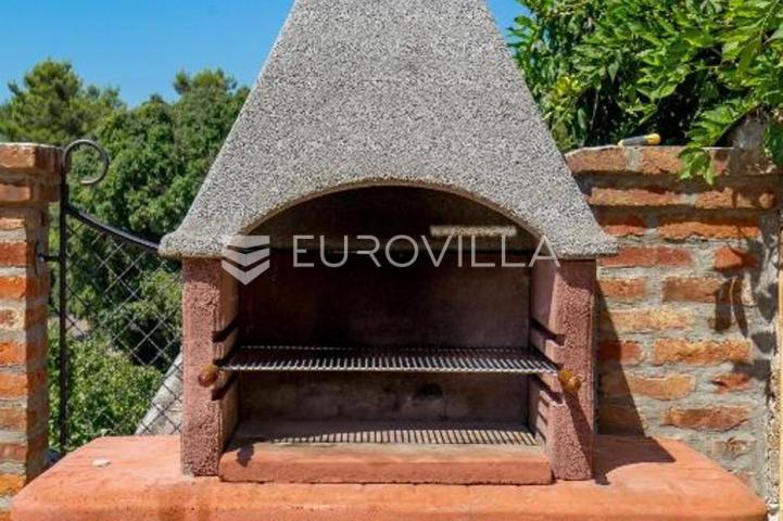 Rijeka, Kantrida, stan 111 m² sa velikom terasom i pogledom na more
