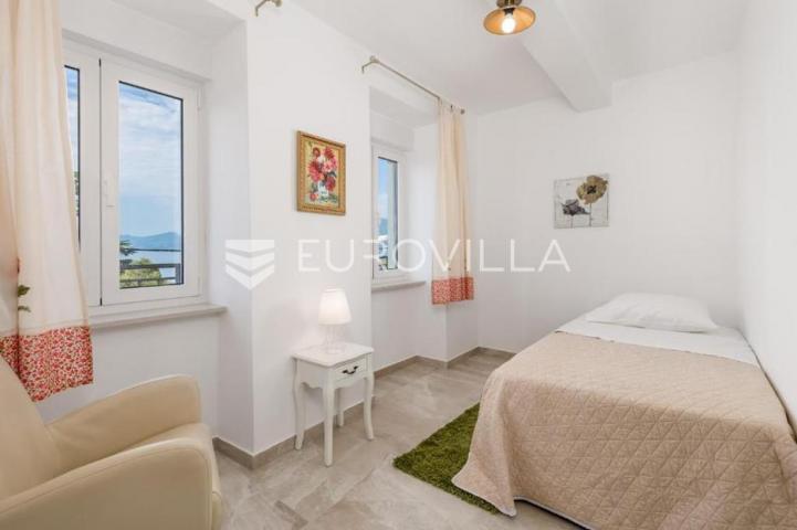 Rijeka, Kantrida, stan 111 m² sa velikom terasom i pogledom na more