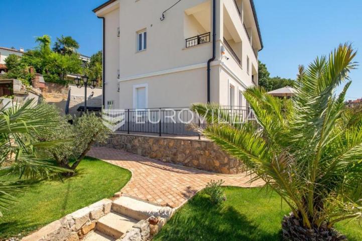 Rijeka, Kantrida, stan 111 m² sa velikom terasom i pogledom na more