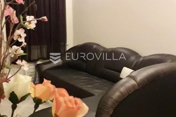 Krk, NAJAM, dvosobni apartman od 85 m² s balkonom i pogledom na more