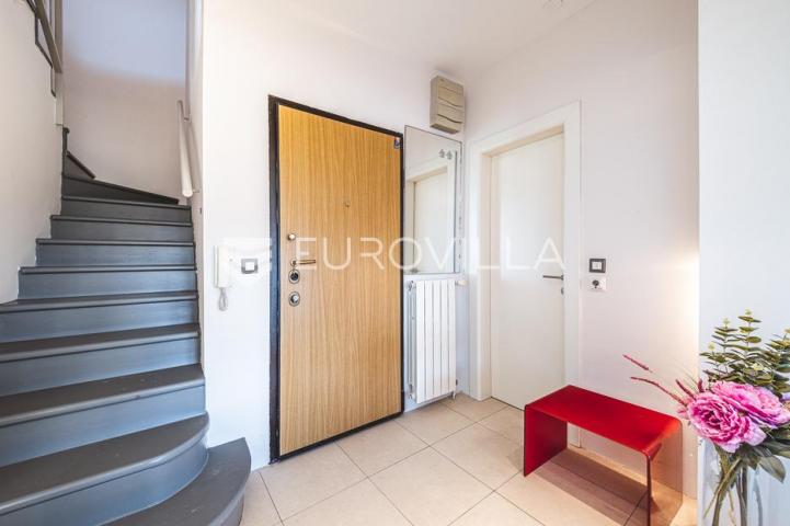 Zagreb, Zelenjak, prekrasan četverosoban dvoetažni stan, 120 m²