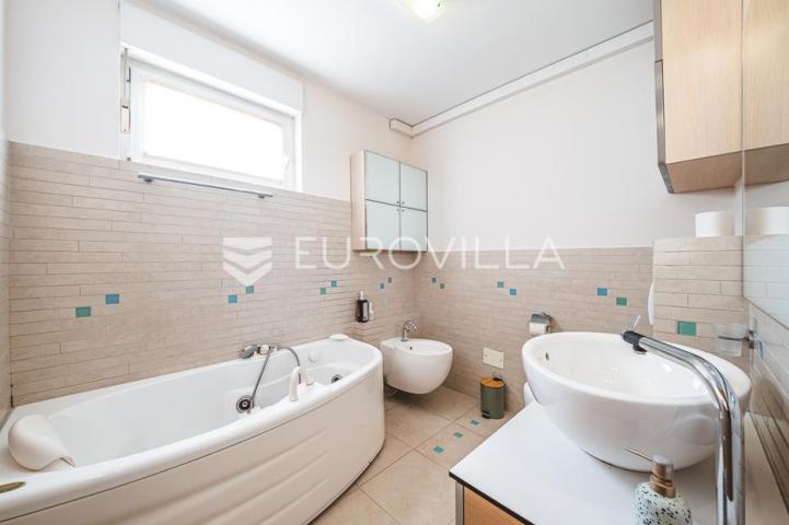 Zagreb, Zelenjak, prekrasan četverosoban dvoetažni stan, 120 m²