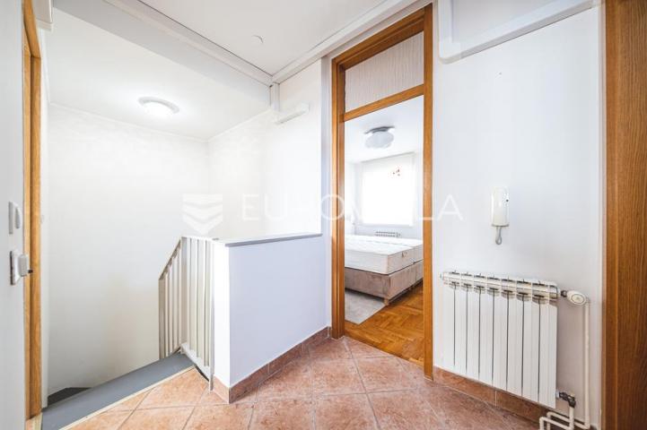 Zagreb, Zelenjak, prekrasan četverosoban dvoetažni stan, 120 m²