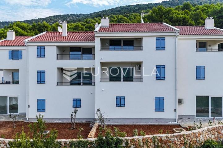 Grad Cres, Grabar, trosoban stan 101 m², vrt, pogled na more