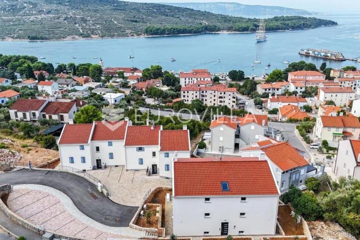 Grad Cres, Grabar, trosoban stan 101 m², vrt, pogled na more