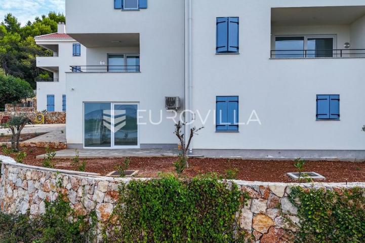 Grad Cres, Grabar, trosoban stan 101 m², vrt, pogled na more