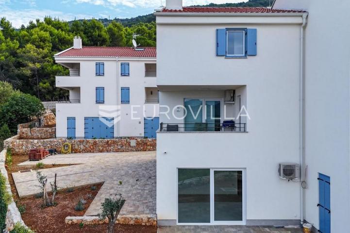 Grad Cres, Grabar, trosoban stan 101 m², vrt, pogled na more