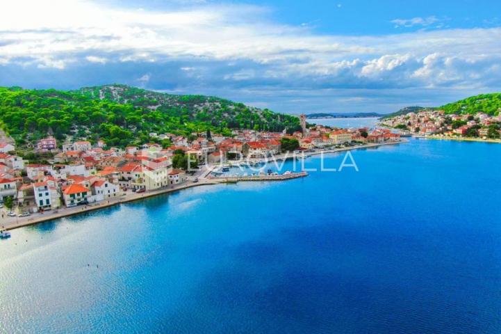 Tisno, NOVOGRADNJA, apartman u prizemlju, prvi red do mora, 48,51 m²