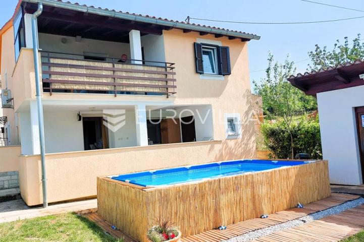 Istra, Motovun, prekrasna kuća sa dva stana i konobom