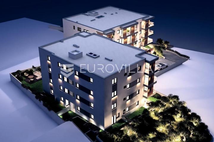 Split, Visoka, moderan trosobni stan