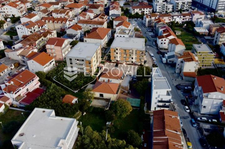Split, Visoka, moderan trosobni stan